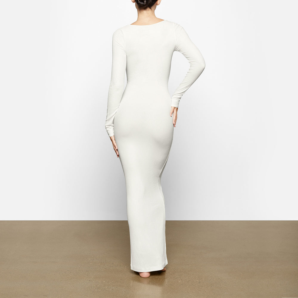 Skims SOFT LOUNGE SHIMMER LONG SLEEVE Dress Wit | JPO-960384