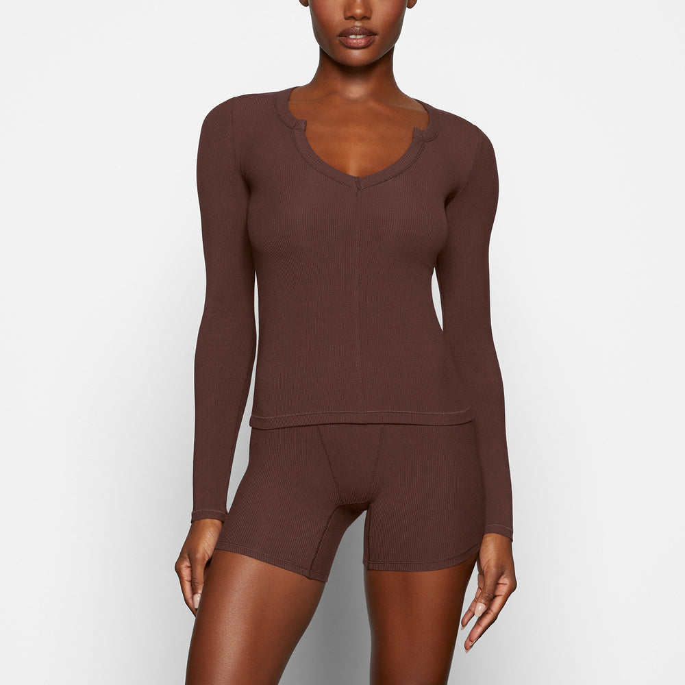 Skims SOFT LOUNGE SPLIT NECK LONG SLEEVE T-shirt Chocola | XLM-463027