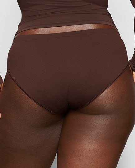 Skims SOFT SMOOTHING Brief Chocola | KNR-361852