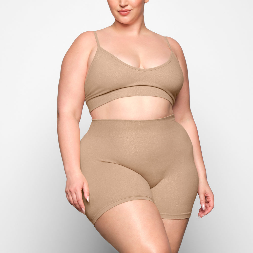 Skims SOFT SMOOTHING SHINE Korte Broek Beige | ALB-034918