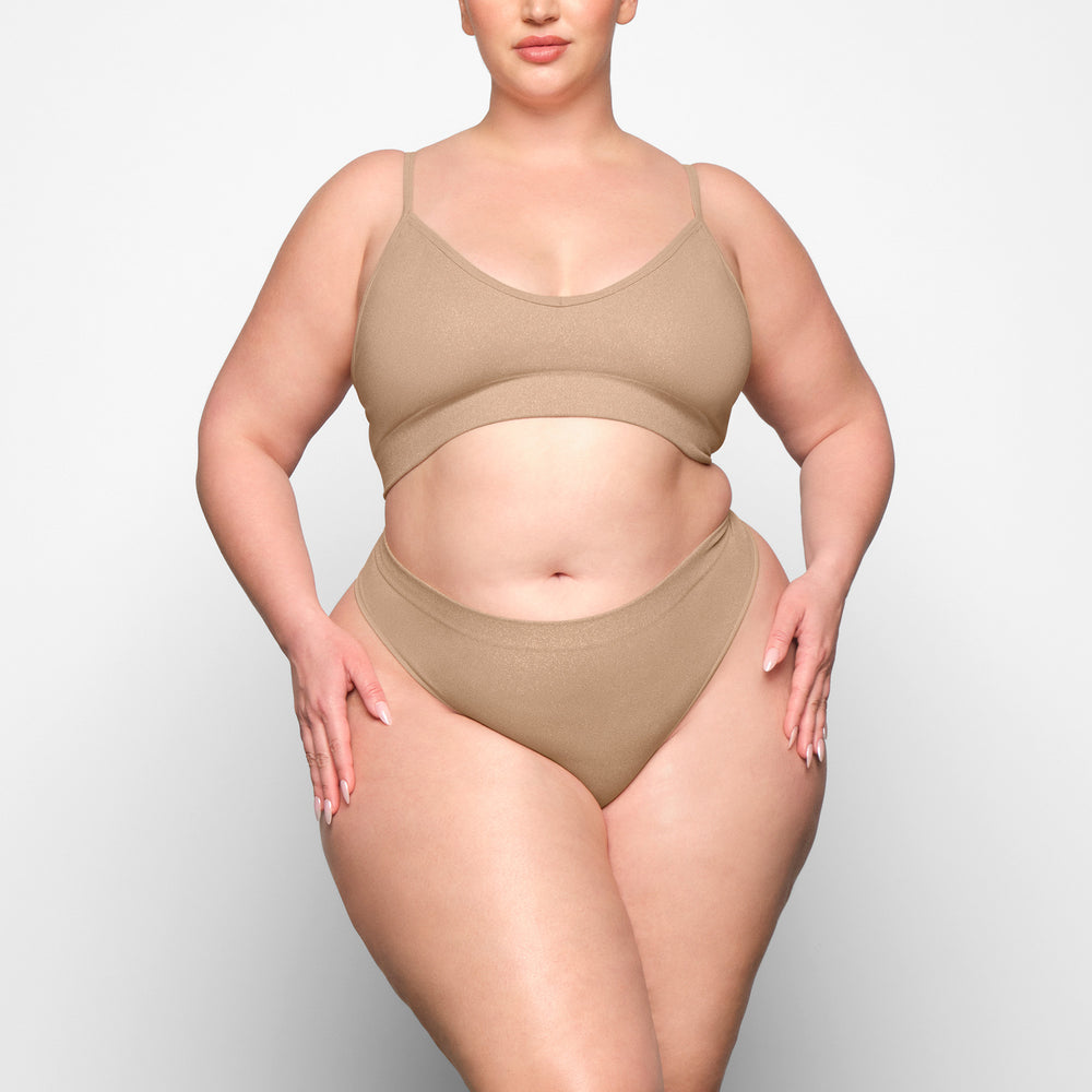 Skims SOFT SMOOTHING SHINE Thong Beige | MKJ-401529