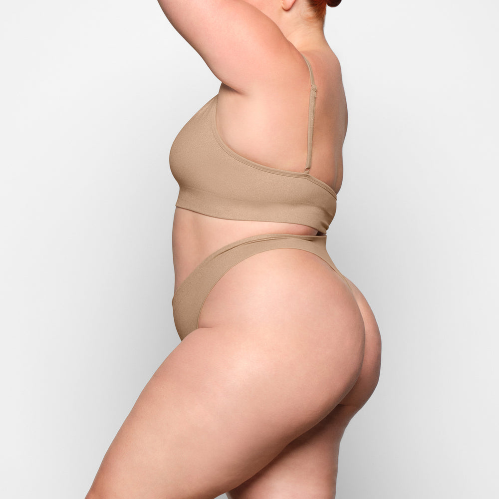 Skims SOFT SMOOTHING SHINE Thong Beige | MKJ-401529