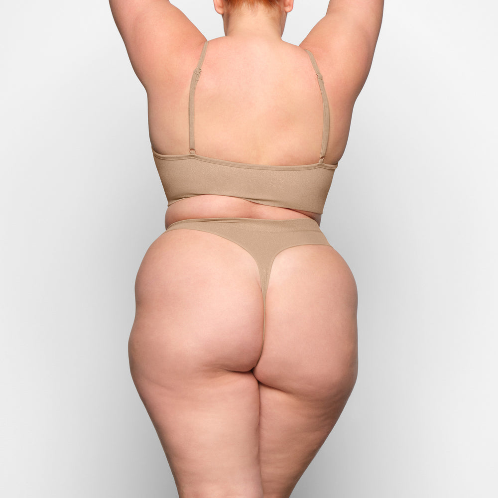 Skims SOFT SMOOTHING SHINE Thong Beige | MKJ-401529