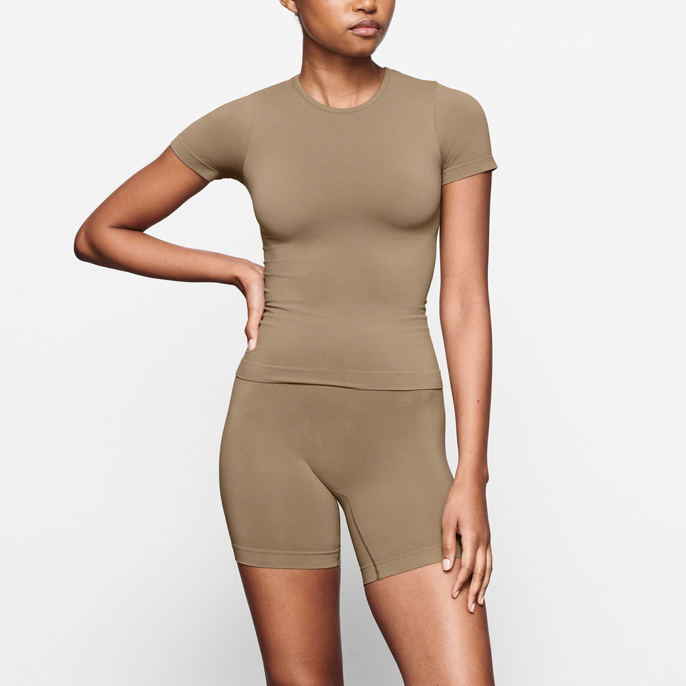 Skims SOFT SMOOTHING T-shirt Abrikoos | IVS-624890