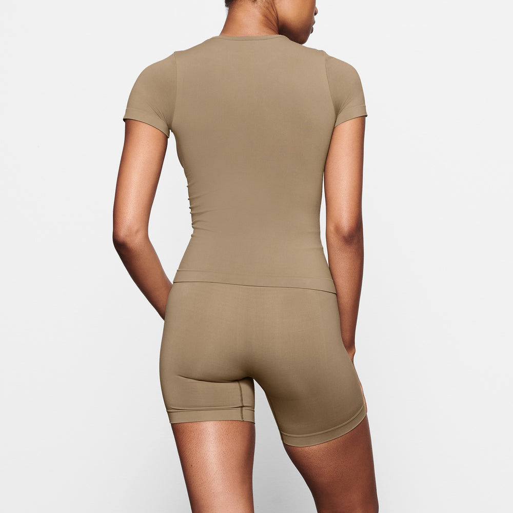 Skims SOFT SMOOTHING T-shirt Abrikoos | IVS-624890