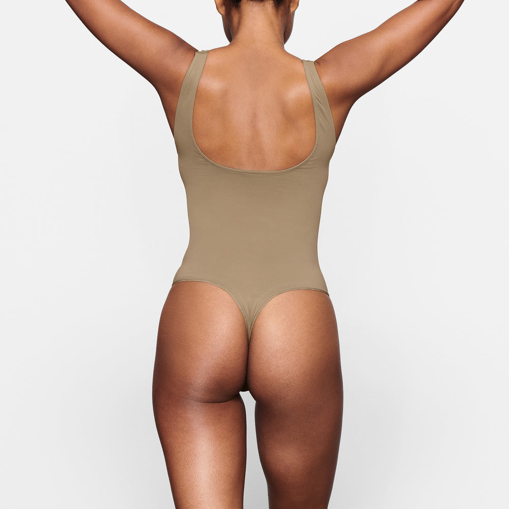 Skims SOFT SMOOTHING Thong Bodysuit Abrikoos | LGX-169207