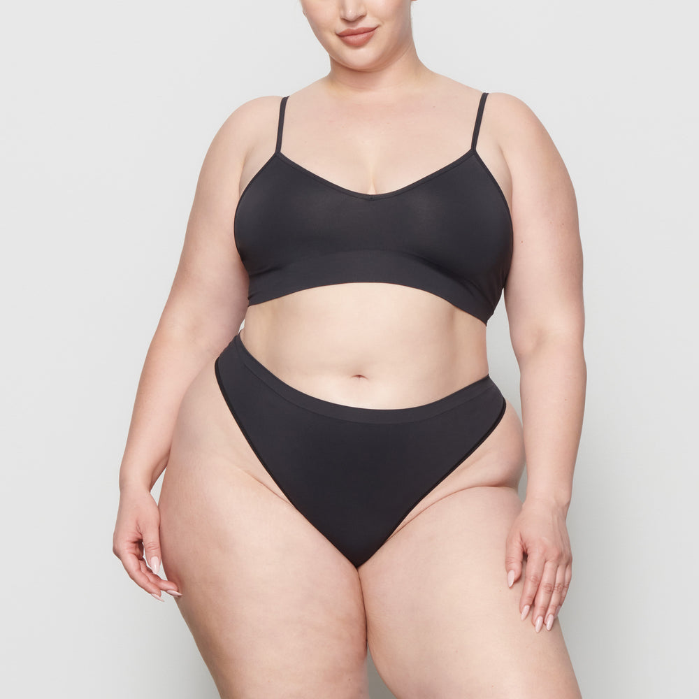 Skims SOFT SMOOTHING Thong Zwart | PDR-514673