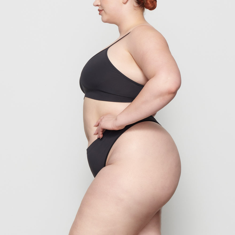 Skims SOFT SMOOTHING Thong Zwart | PDR-514673
