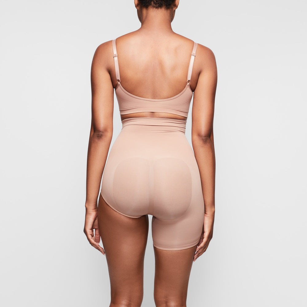 Skims SOLUTION SHORT #1 One Leg Shapewear Abrikoos | UEK-953026