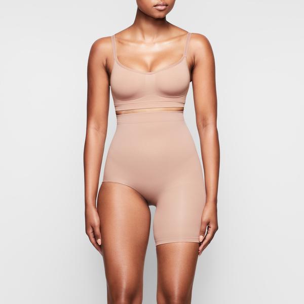 Skims SOLUTION SHORT #2 One Leg Shapewear Abrikoos | CWX-091283
