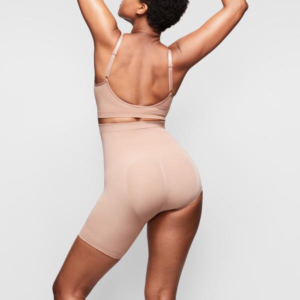 Skims SOLUTION SHORT #2 One Leg Shapewear Abrikoos | CWX-091283