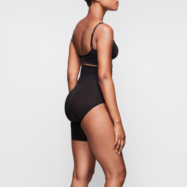 Skims SOLUTION SHORT #2 One Leg Shapewear Zwart | LJX-615320