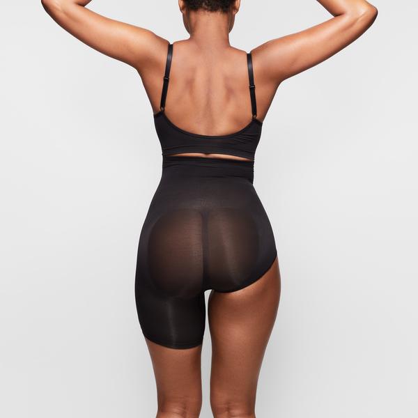 Skims SOLUTION SHORT #2 One Leg Shapewear Zwart | LJX-615320