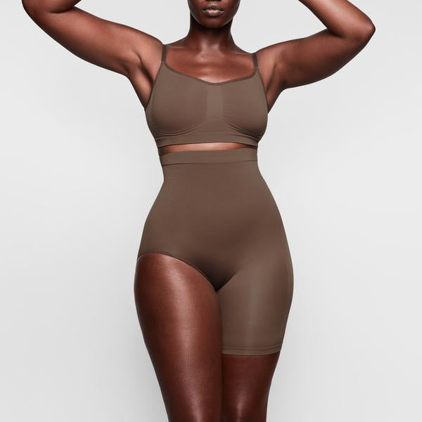 Skims SOLUTION SHORT #2 One Leg Shapewear Abrikoos | MLF-102765