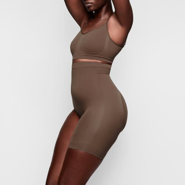 Skims SOLUTION SHORT #2 One Leg Shapewear Abrikoos | MLF-102765