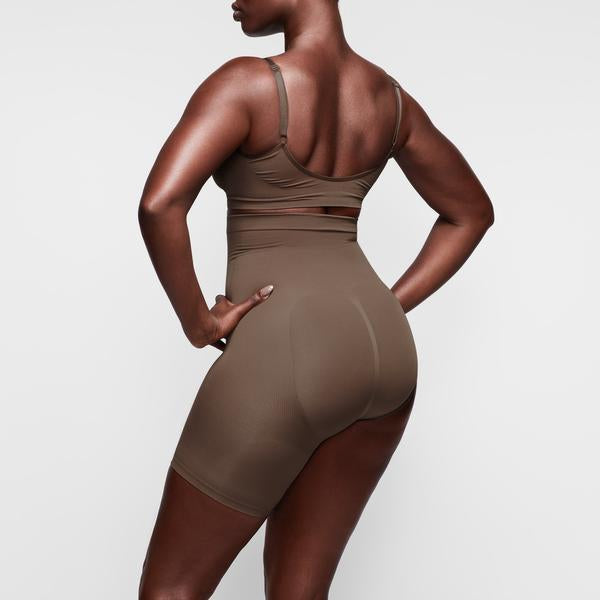 Skims SOLUTION SHORT #2 One Leg Shapewear Abrikoos | MLF-102765