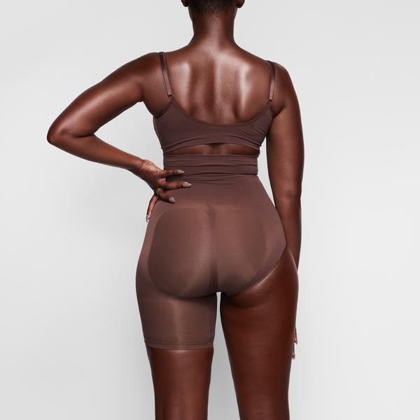 Skims SOLUTION SHORT #2 One Leg Shapewear Chocola | YAM-940318