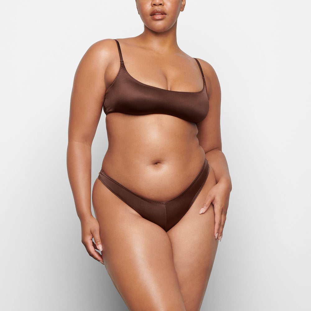 Skims STRETCH SATIN CHEEKY Tanga Chocola | RSB-612093