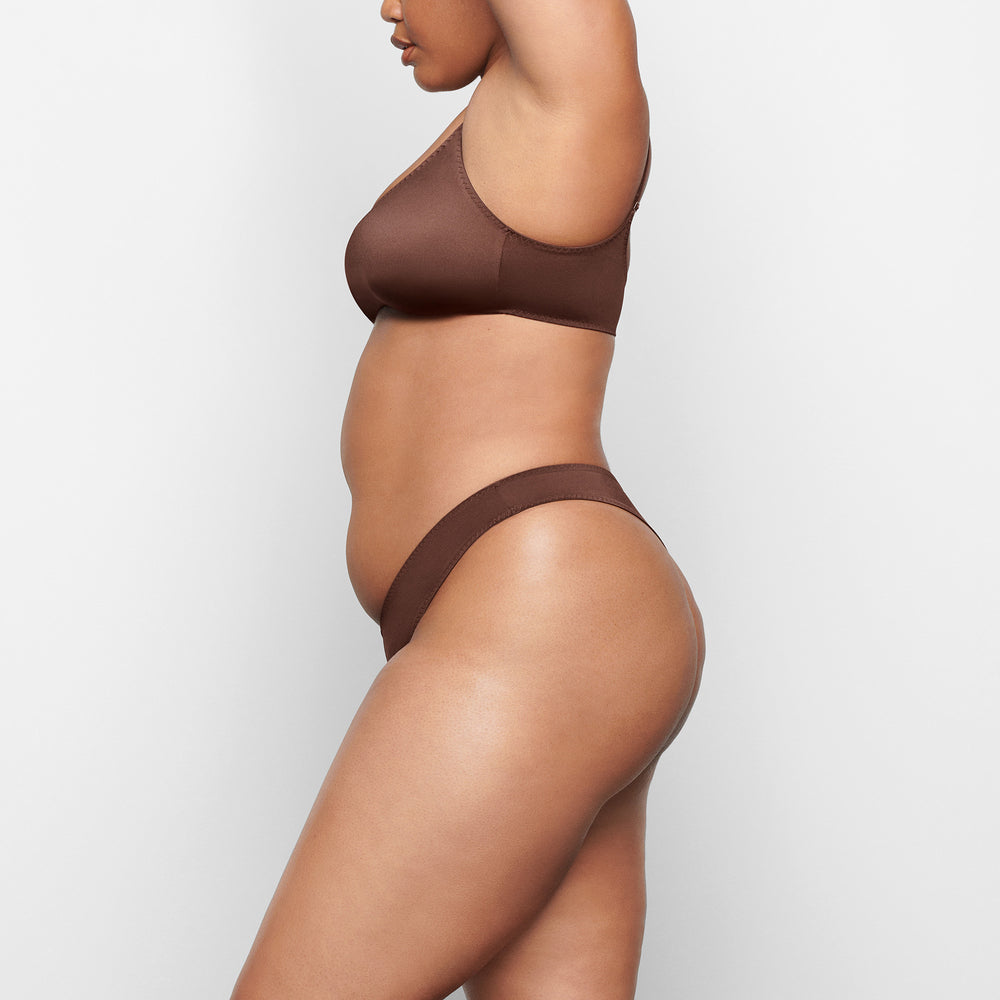 Skims STRETCH SATIN CHEEKY Tanga Chocola | RSB-612093