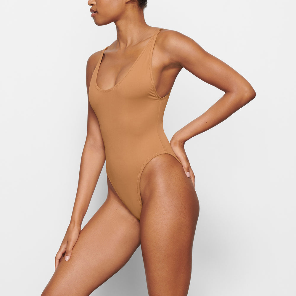 Skims SWIM SCOOP NECK One Piece Abrikoos | LEW-062175