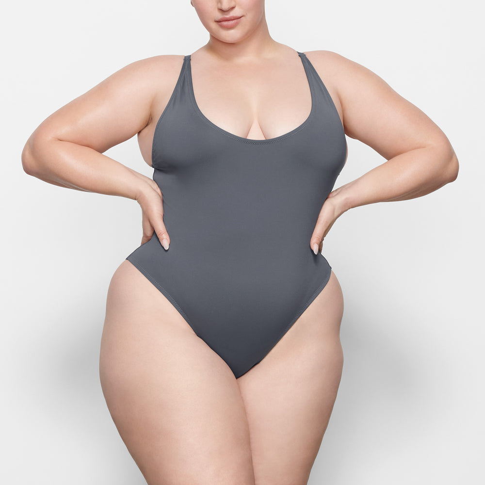 Skims SWIM SCOOP NECK One Piece Diepgrijs | AQY-130528