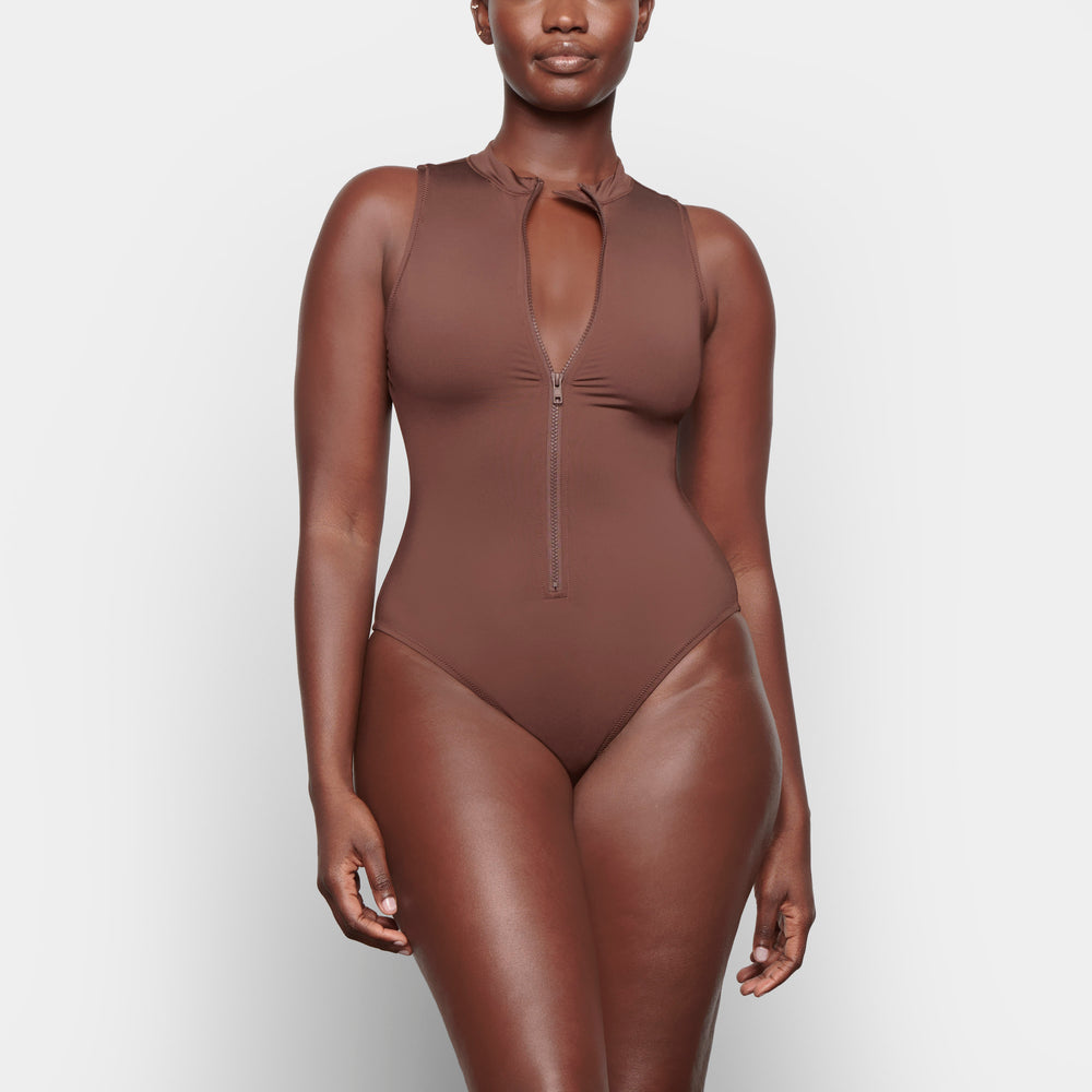 Skims SWIM ZIP FRONT SLEEVELESS One Piece Chocola | IKE-642197