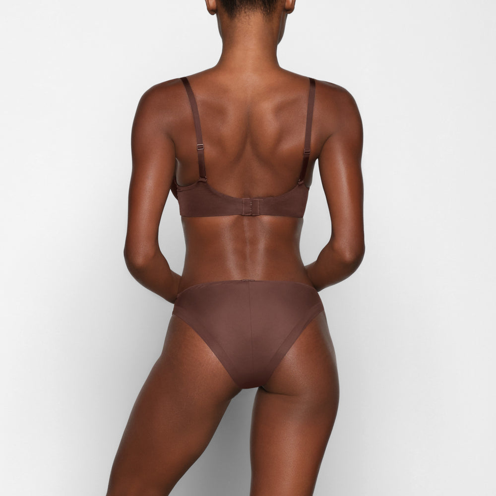 Skims WEIGHTLESS Scoop Neck Bra Chocola | NDC-294710