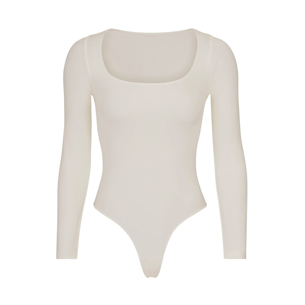 Skims ESSENTIAL SCOOP NECK Long Sleeve Bodysuit Wit | SCD-758691
