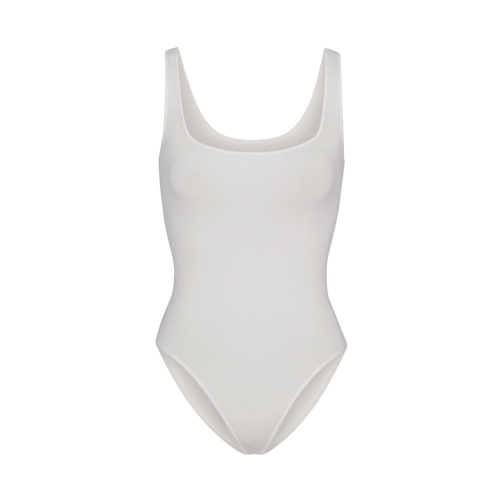 Skims LIGHT ESSENTIAL Scoop Neck Bodysuit Wit | SNU-421039