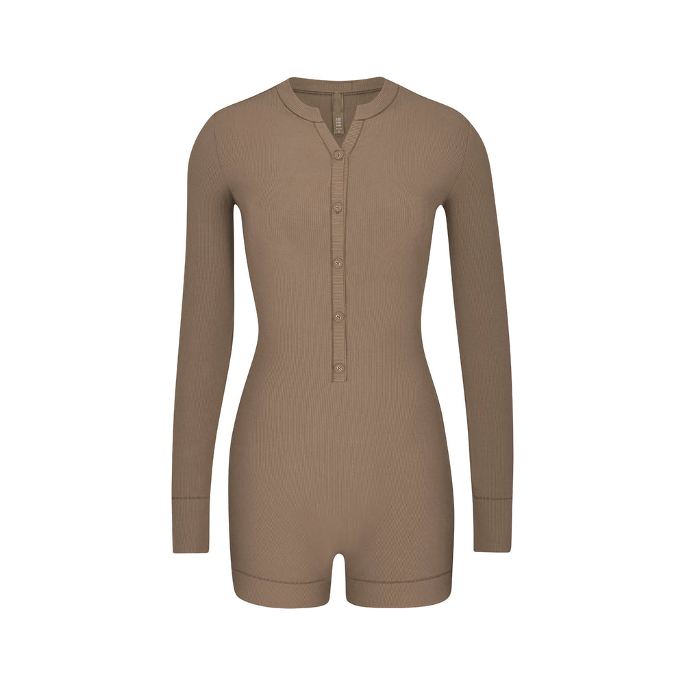 Skims SOFT LOUNGE BUTTON UP HENLEY Onesie Abrikoos | IOR-684537
